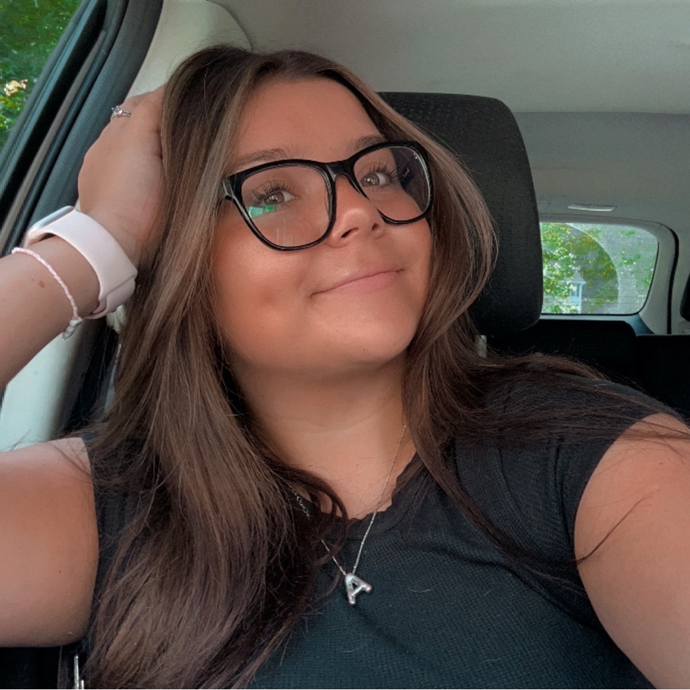 Meet your Posher, Alexandra